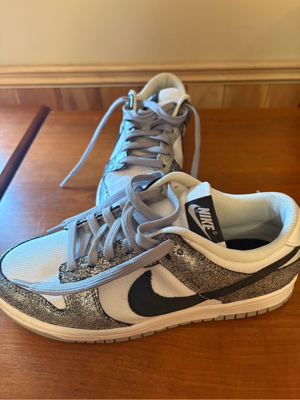 Nike Dunk Low Shoes Women’s SZ 8.5 Metallic Silver DO5882-001